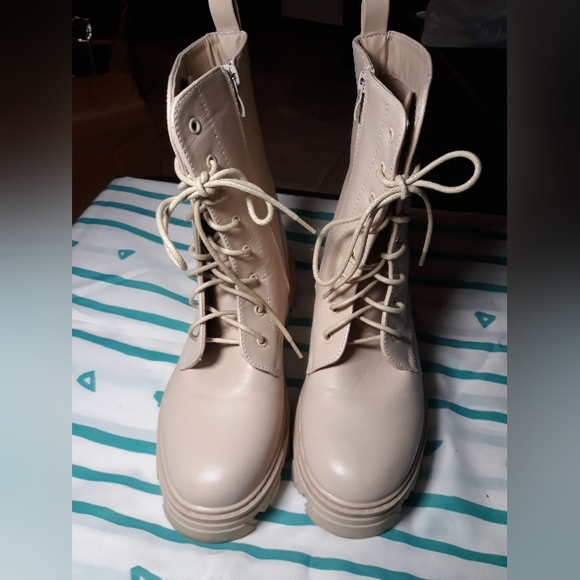 Tan combat boot - Picture 2 of 5